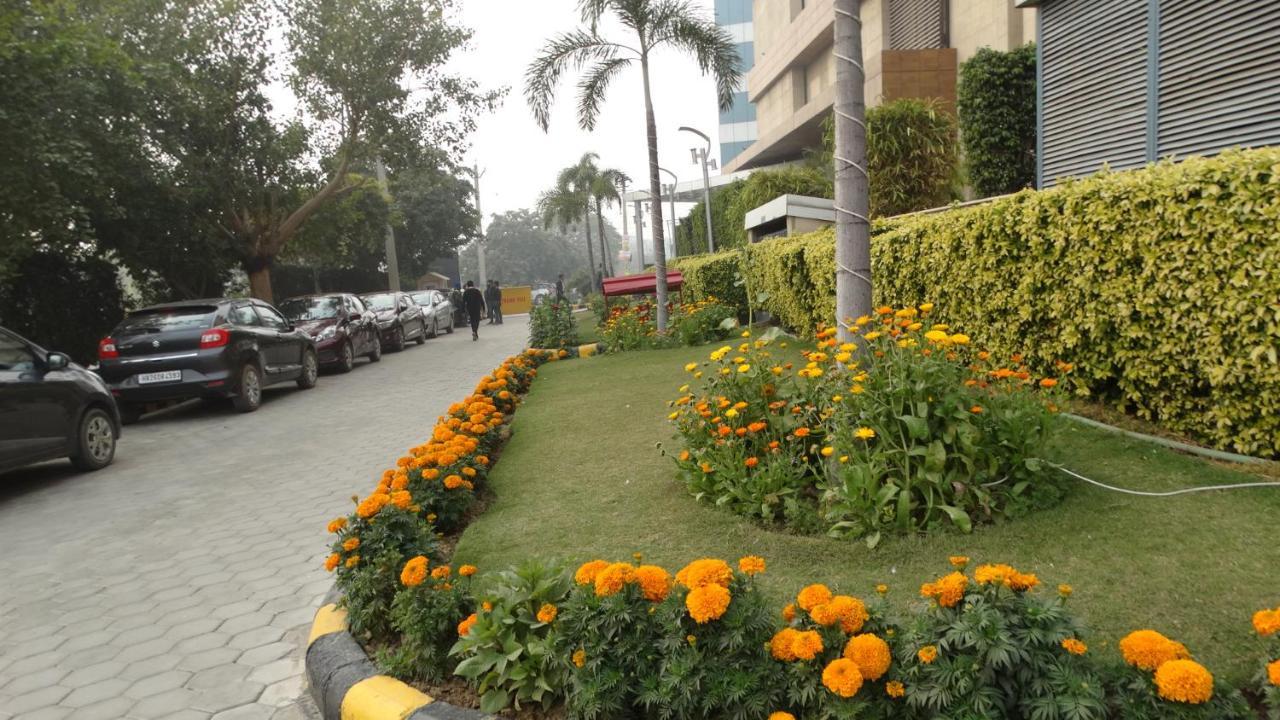 Ramada Gurgaon Central Екстер'єр фото